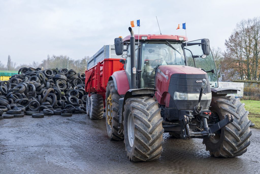 Collecte de pneus agricoles usagés